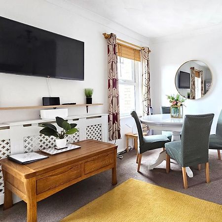 2 Bed Apt W/ Private Parking Close To Town Centre Huntingdon Esterno foto