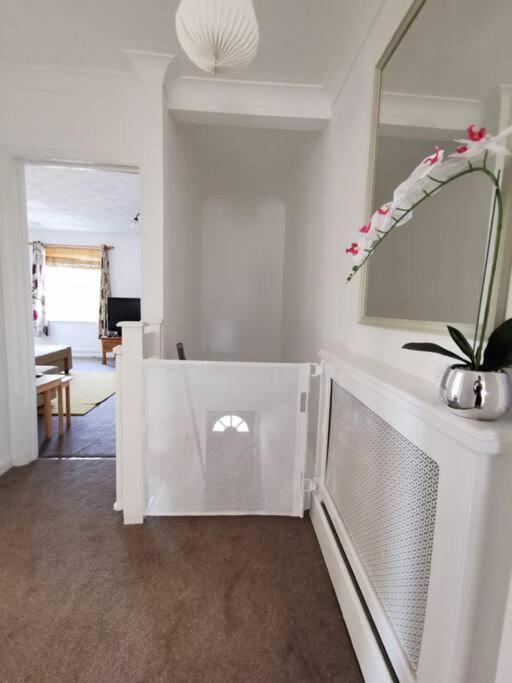 Appartamento 2 Bed Apt W/ Private Parking Close To Town Centre Huntingdon Esterno foto