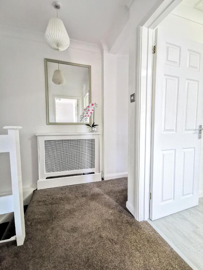 2 Bed Apt W/ Private Parking Close To Town Centre Huntingdon Esterno foto