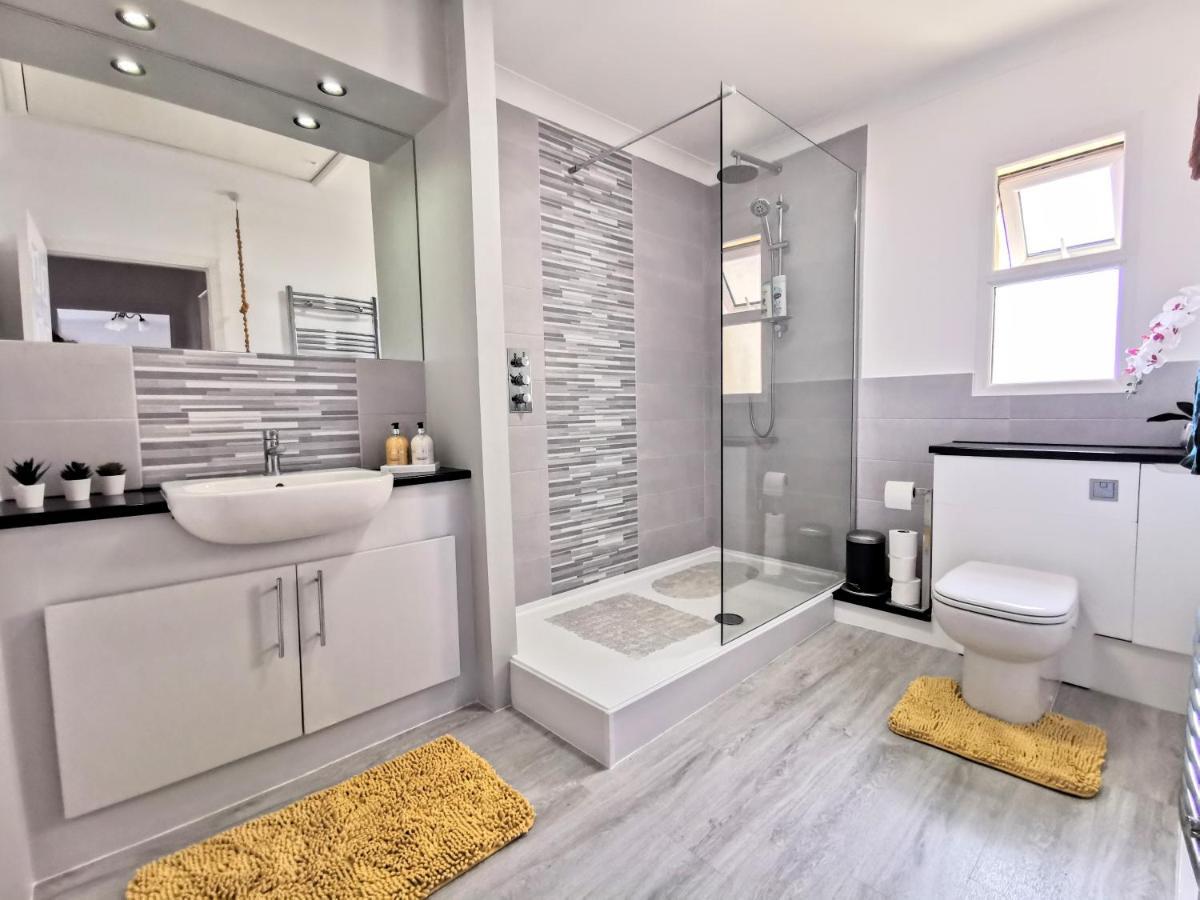 2 Bed Apt W/ Private Parking Close To Town Centre Huntingdon Esterno foto
