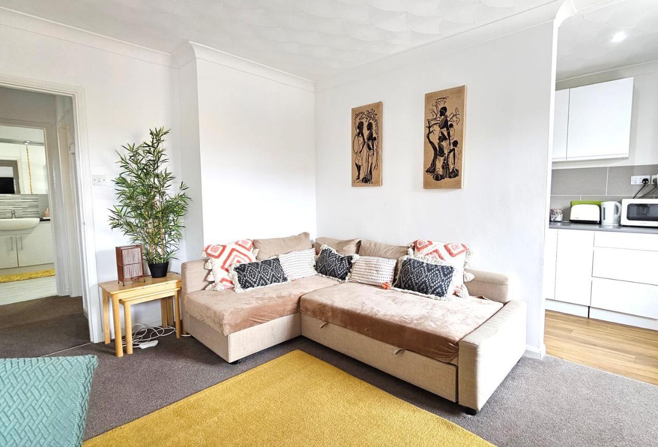 2 Bed Apt W/ Private Parking Close To Town Centre Huntingdon Esterno foto