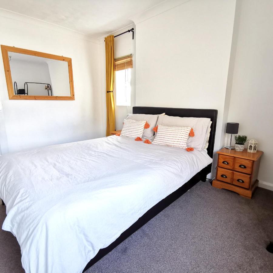 2 Bed Apt W/ Private Parking Close To Town Centre Huntingdon Esterno foto