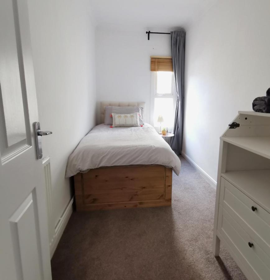 2 Bed Apt W/ Private Parking Close To Town Centre Huntingdon Esterno foto