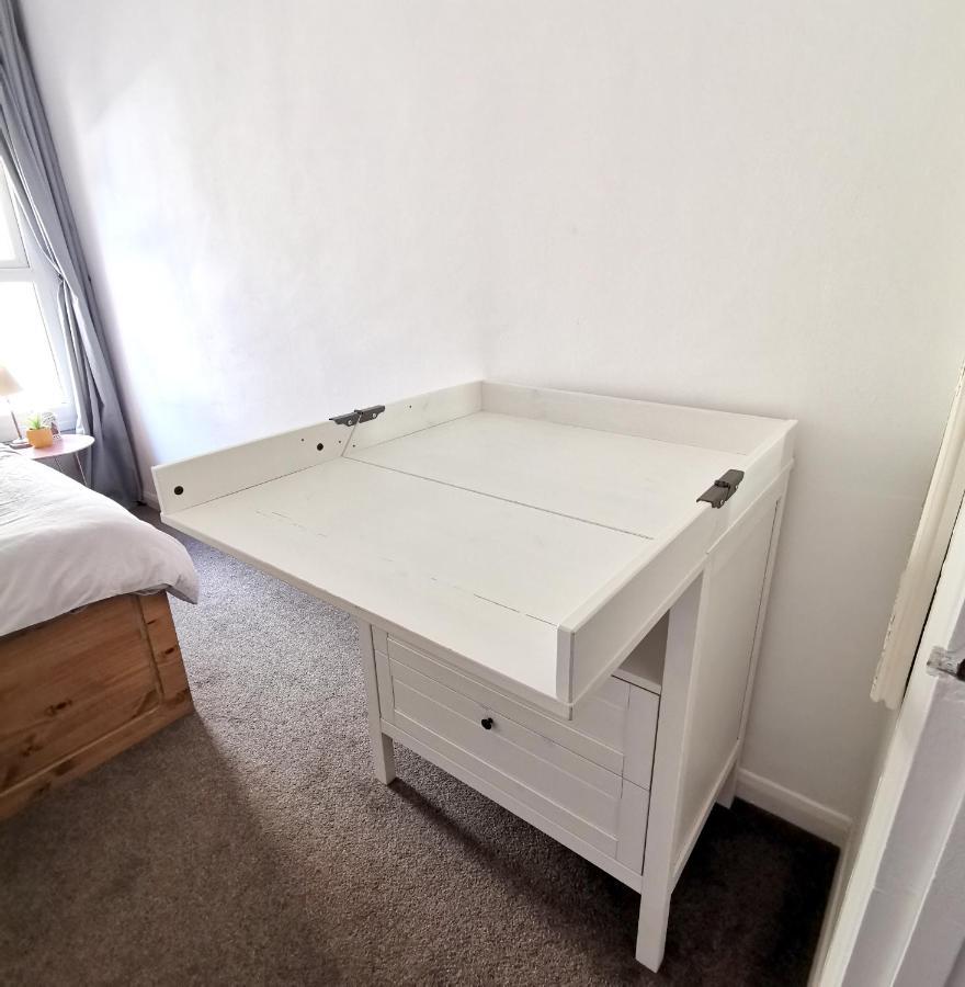 2 Bed Apt W/ Private Parking Close To Town Centre Huntingdon Esterno foto
