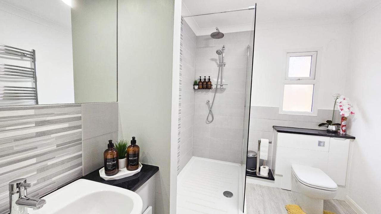 2 Bed Apt W/ Private Parking Close To Town Centre Huntingdon Esterno foto